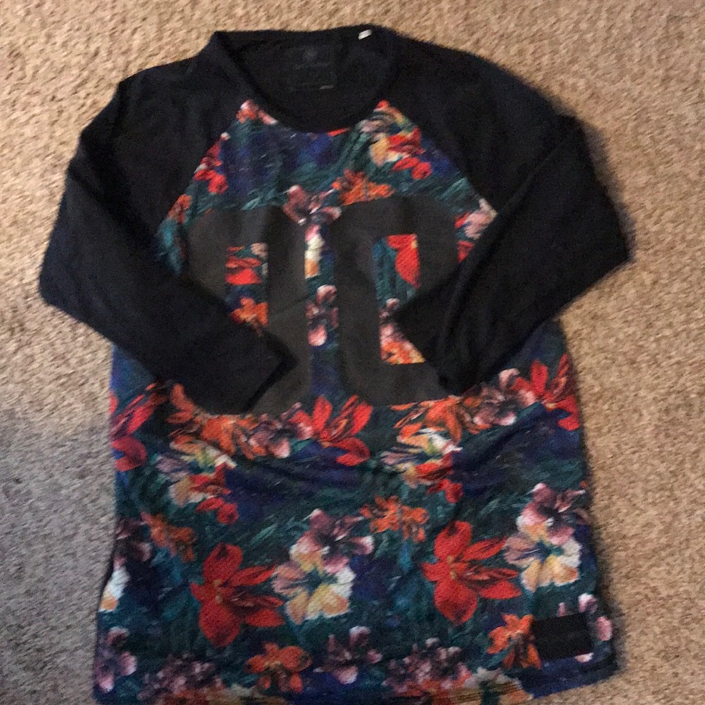 On The Byas men’s T-shirt size M
